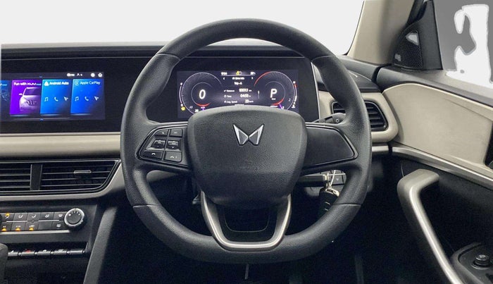 2023 Mahindra XUV700 AX 3 P AT 5 STR, Petrol, Automatic, 17,087 km, Steering Wheel Close Up