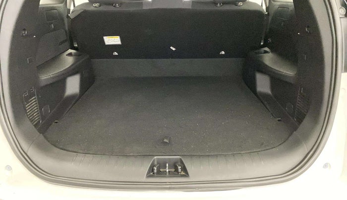 2023 Mahindra XUV700 AX 3 P AT 5 STR, Petrol, Automatic, 17,087 km, Boot Open Zoomed View