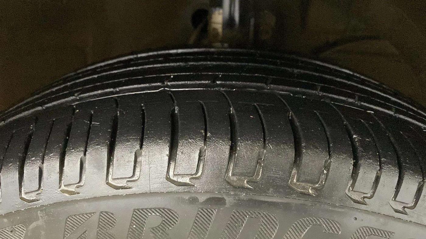 2019 Maruti XL6 ALPHA MT, Petrol, Manual, 61,938 km, Right Front Tyre Tread