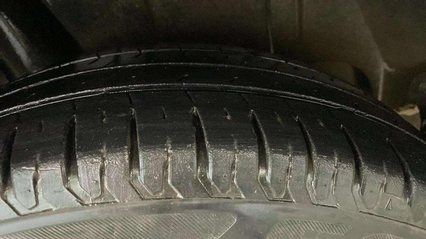 2019 Maruti XL6 ALPHA MT, Petrol, Manual, 61,938 km, Right Rear Tyre Tread