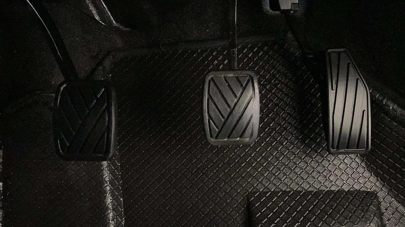 2019 Maruti XL6 ALPHA MT, Petrol, Manual, 61,938 km, Pedals