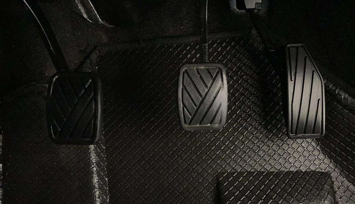 2019 Maruti XL6 ALPHA MT, Petrol, Manual, 61,492 km, Pedals
