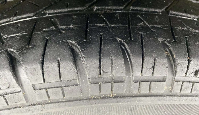 2014 Maruti Ritz VXI, Petrol, Manual, 53,548 km, Left Front Tyre Tread