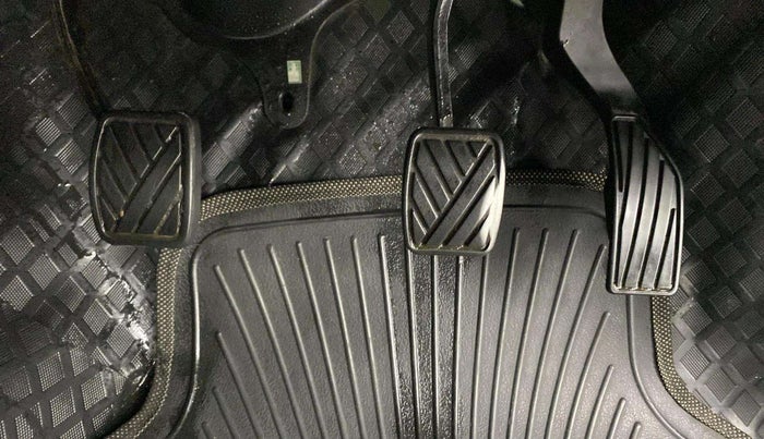 2014 Maruti Ritz VXI, Petrol, Manual, 53,548 km, Pedals