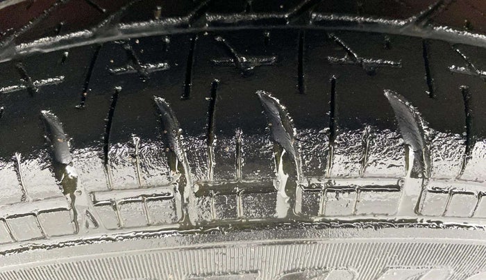 2014 Maruti Ritz VXI, Petrol, Manual, 36,307 km, Left Rear Tyre Tread