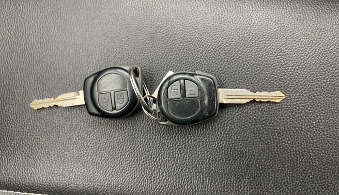 2014 Maruti Swift VXI, Petrol, Manual, 81,684 km, Key Close Up