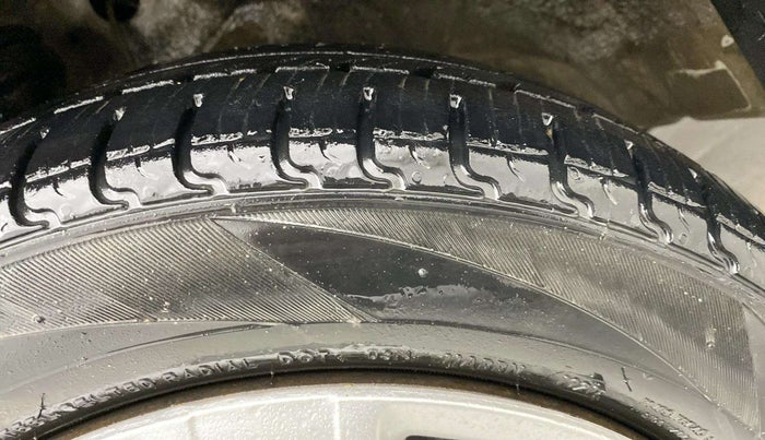 2015 Maruti Wagon R 1.0 VXI, Petrol, Manual, 56,466 km, Left Front Tyre Tread