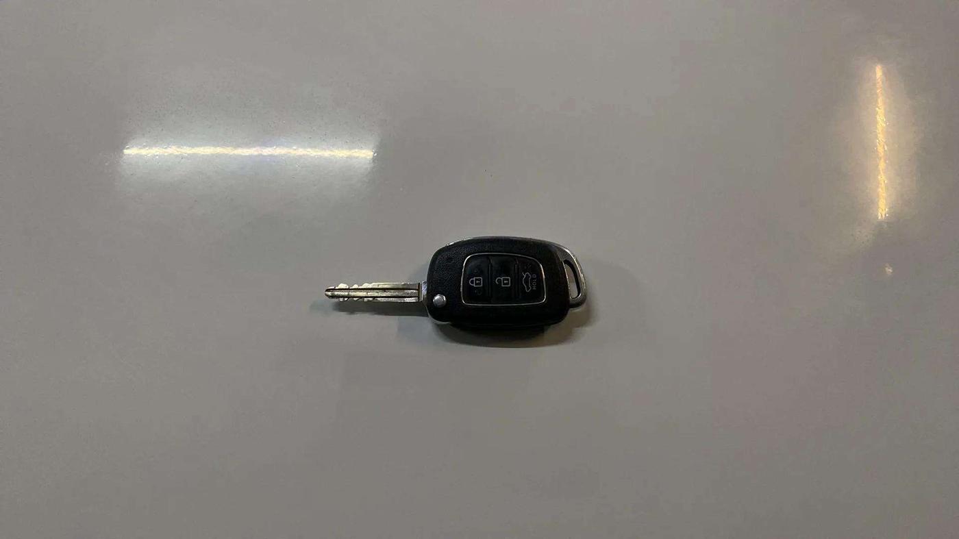 2017 Hyundai Xcent SX 1.2, Petrol, Manual, 80,459 km, Key Close Up