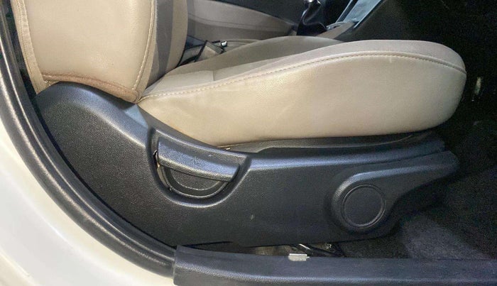 2017 Hyundai Xcent SX 1.2, Petrol, Manual, 80,450 km, Driver Side Adjustment Panel