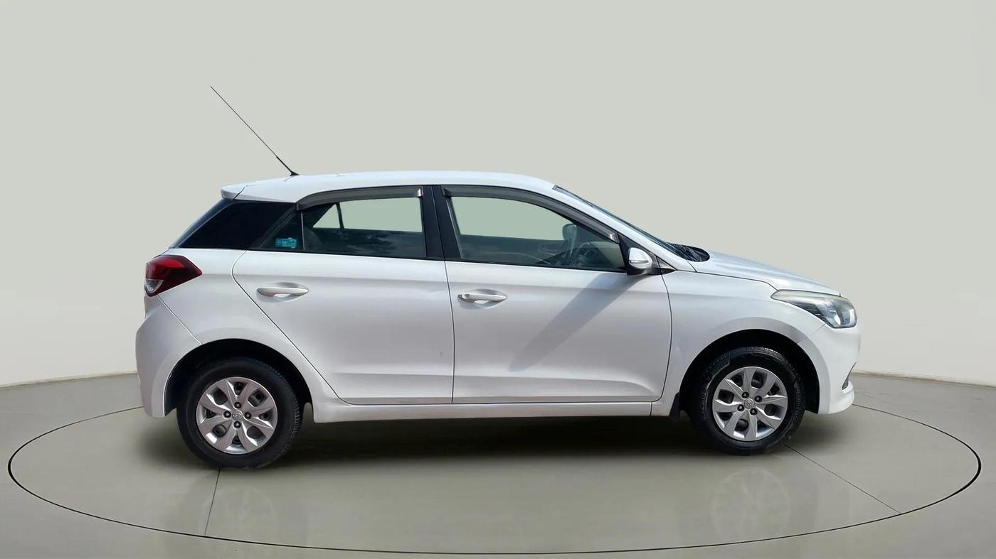 2017 Hyundai Elite i20 SPORTZ 1.2, Petrol, Manual, 72,565 km, Right Side View