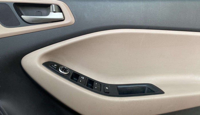 2017 Hyundai Elite i20 SPORTZ 1.2, Petrol, Manual, 72,553 km, Driver Side Door Panels Control