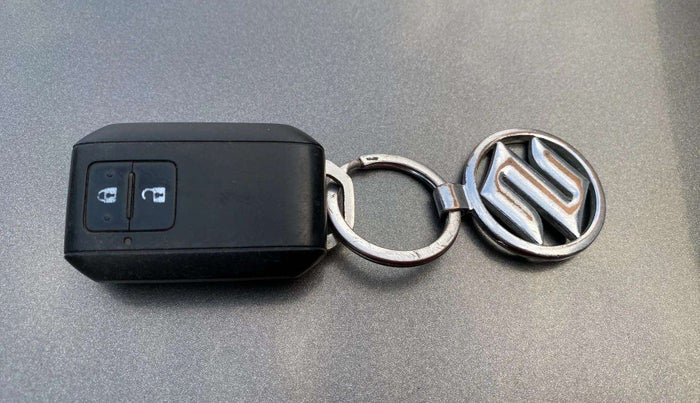 2019 Maruti Baleno ZETA PETROL 1.2, Petrol, Manual, 76,471 km, Key Close Up