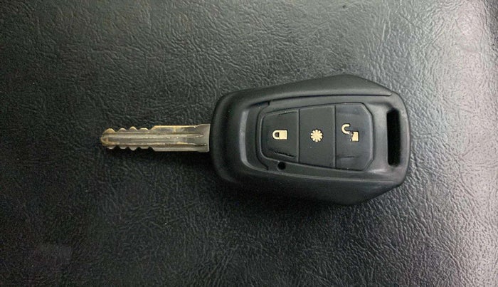 2017 Mahindra Kuv100 K6 PLUS 6 STR, Petrol, Manual, 89,108 km, Key Close Up