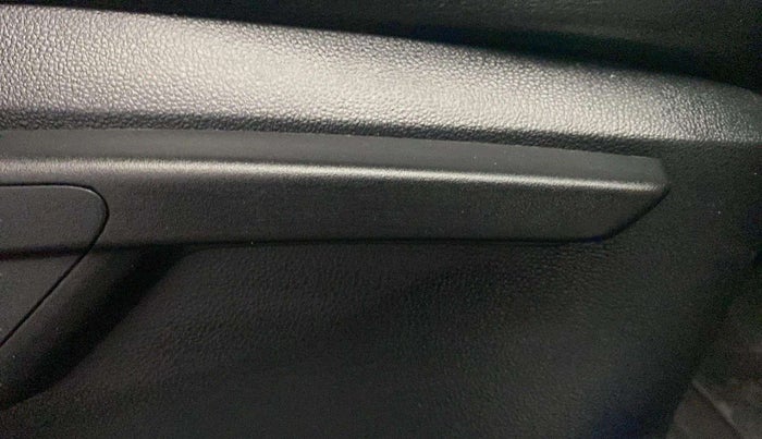 2017 Mahindra Kuv100 K6 PLUS 6 STR, Petrol, Manual, 89,108 km, Driver Side Adjustment Panel