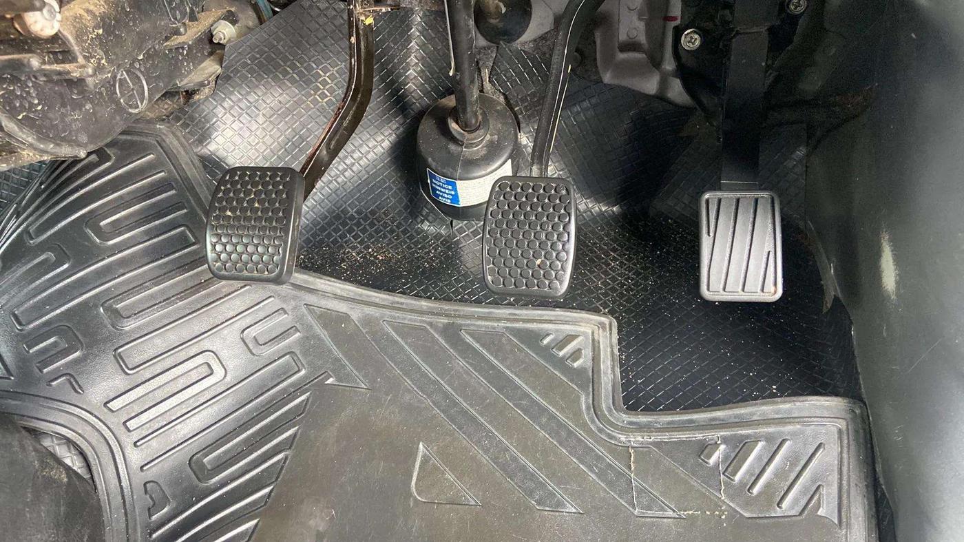 2023 Maruti Eeco 5 STR AC, Petrol, Manual, 24,213 km, Pedals