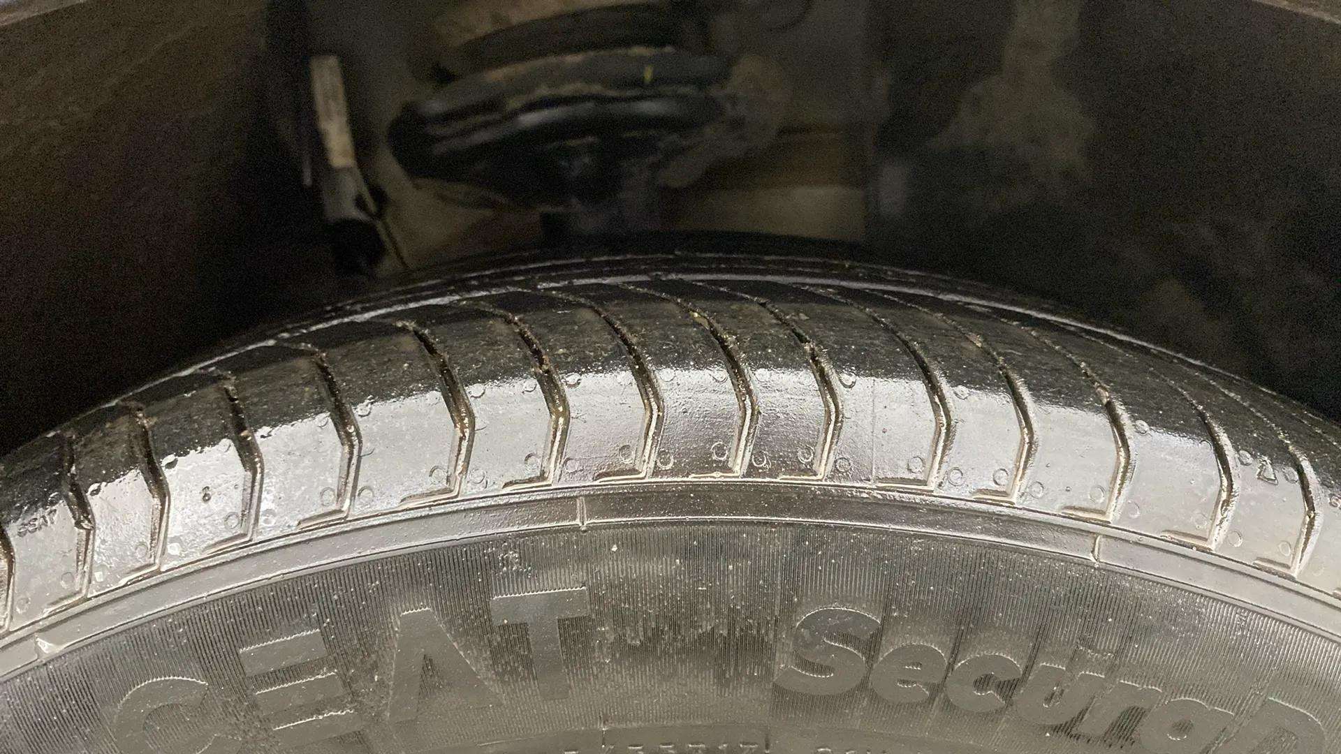 RHS-Front-Tyre-Tread-18