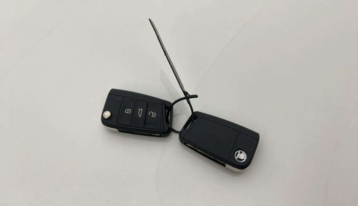 2023 Skoda KUSHAQ STYLE 1.0L TSI MT, Petrol, Manual, 37,821 km, Key Close Up