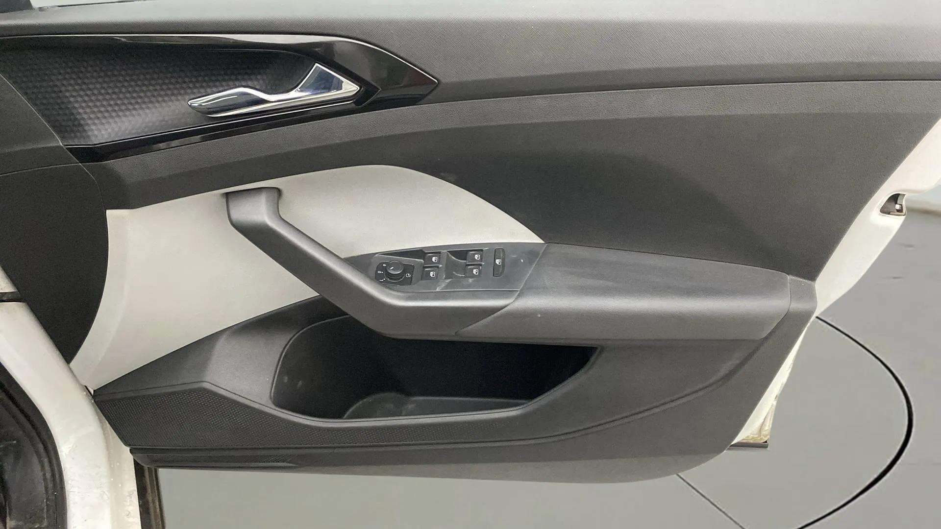 Driver-side-door-panel-control-39