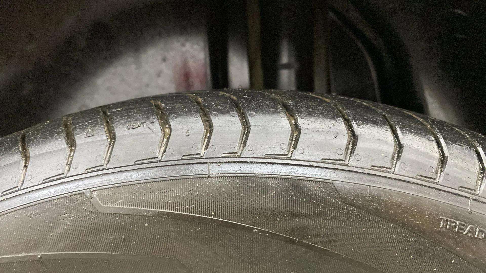 LHS-Rear-Tyre-Tread-21