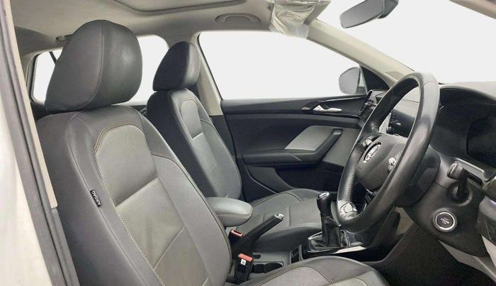 2023 Skoda KUSHAQ STYLE 1.0L TSI MT, Petrol, Manual, 37,821 km, Right Side Front Door Cabin