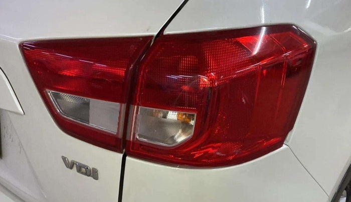 2017 Maruti Vitara Brezza VDI, Diesel, Manual, 72,327 km, Right tail light - Minor damage