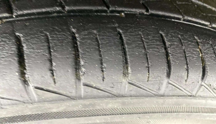 2021 Maruti Alto LXI, Petrol, Manual, 33,234 km, Left Front Tyre Tread