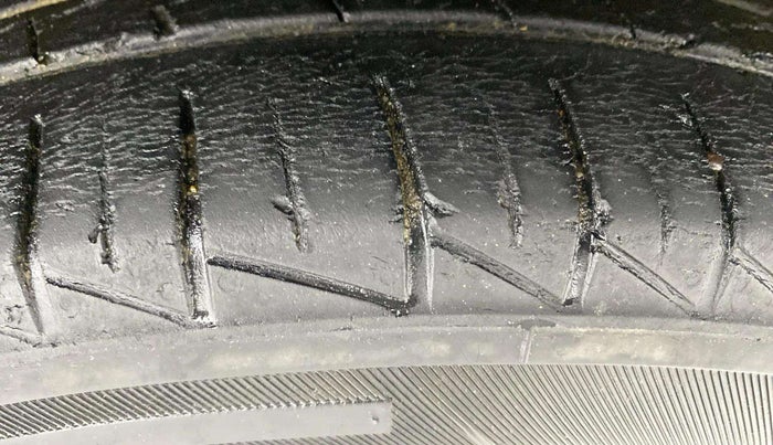 2021 Maruti Alto LXI, Petrol, Manual, 33,234 km, Right Front Tyre Tread