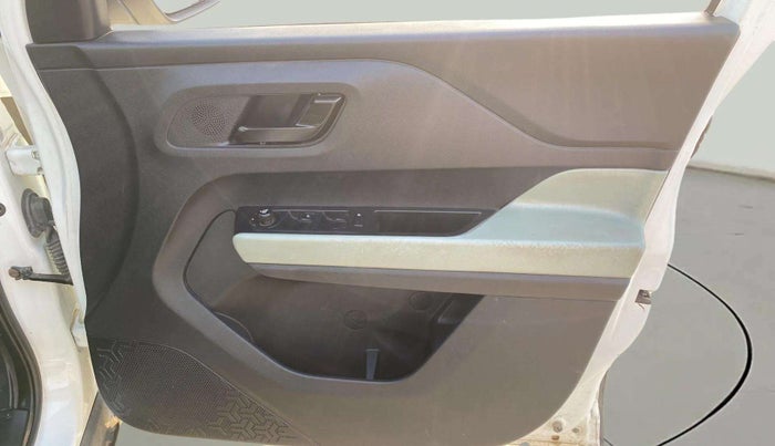 2023 Tata PUNCH ADVENTURE RHYTHM CNG MT, CNG, Manual, 53,745 km, Driver Side Door Panels Control