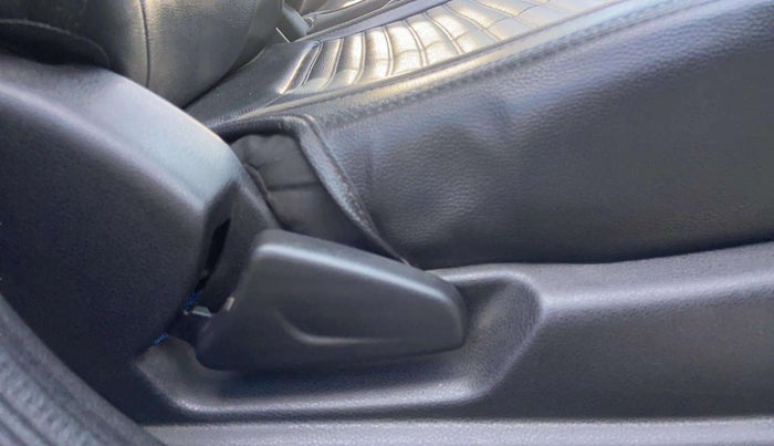 2018 Renault Kwid RXT 1.0 (O), Petrol, Manual, 55,040 km, Driver Side Adjustment Panel