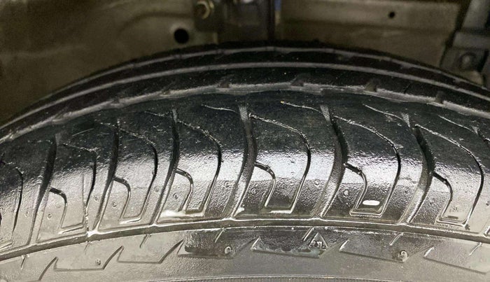 2017 Maruti Swift VXI, Petrol, Manual, 31,772 km, Right Front Tyre Tread