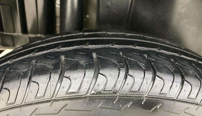 2017 Maruti Swift VXI, Petrol, Manual, 31,772 km, Right Rear Tyre Tread