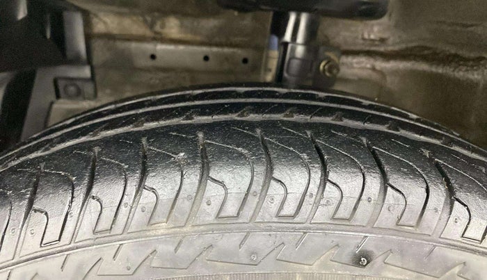 2017 Maruti Swift VXI, Petrol, Manual, 31,772 km, Left Front Tyre Tread