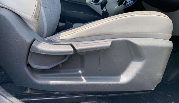 2020 Hyundai GRAND I10 NIOS SPORTZ 1.2 KAPPA VTVT, Petrol, Manual, 17,943 km, Driver Side Adjustment Panel