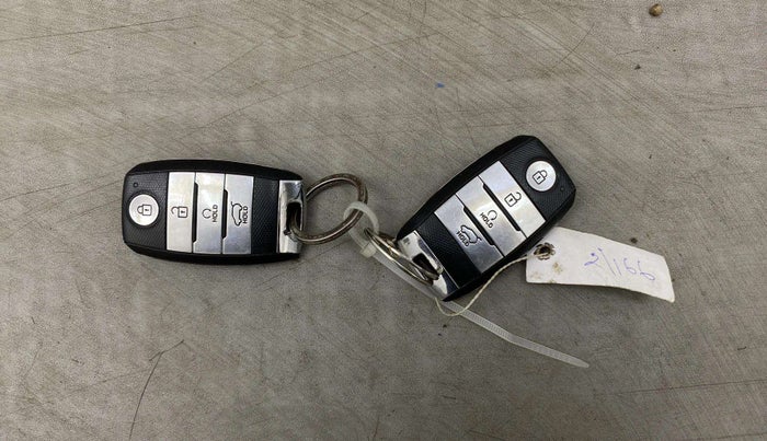 2020 KIA SONET HTX 1.0 IMT, Petrol, Manual, 80,876 km, Key Close Up