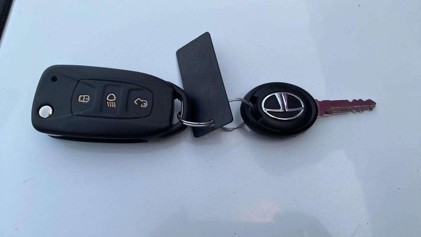 2019 Tata Tiago XT PETROL, Petrol, Manual, 60,905 km, Key Close Up