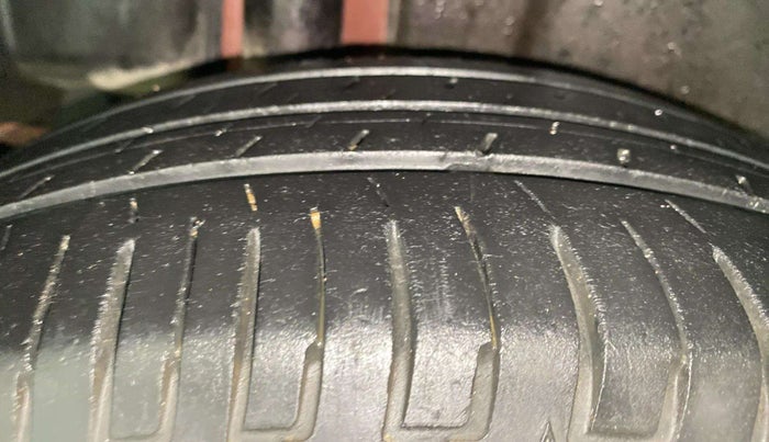 2015 Maruti Ciaz ZXI, Petrol, Manual, 91,410 km, Right Rear Tyre Tread