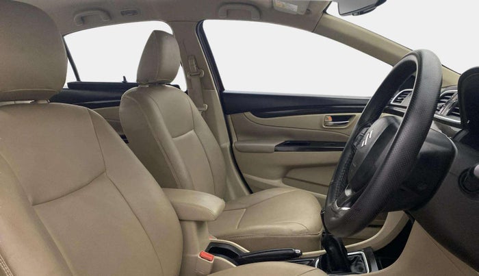 2015 Maruti Ciaz ZXI, Petrol, Manual, 91,410 km, Right Side Front Door Cabin