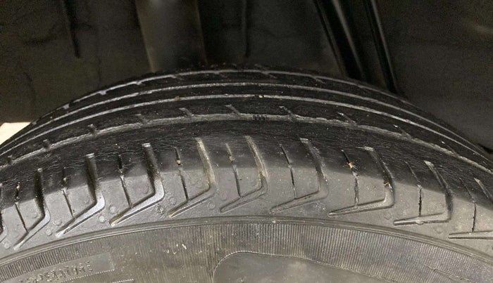 2019 Renault Kwid RXT 1.0 (O), Petrol, Manual, 24,056 km, Right Rear Tyre Tread