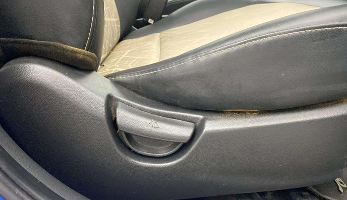 2017 Hyundai Grand i10 MAGNA 1.2 KAPPA VTVT, Petrol, Manual, 53,492 km, Driver Side Adjustment Panel