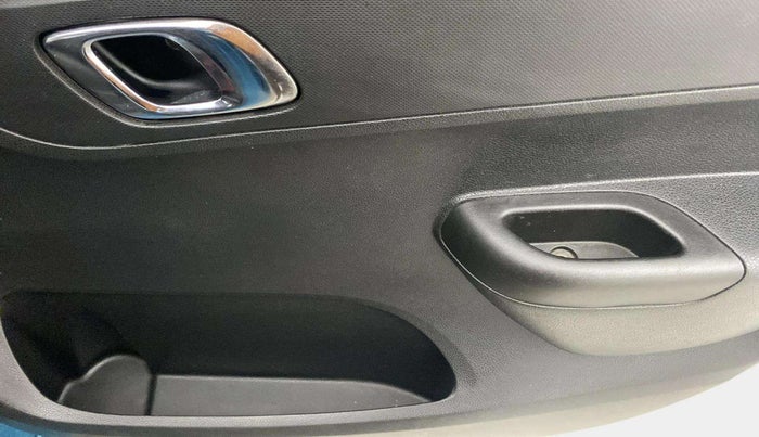 2020 Renault Kwid RXT 1.0 AMT (O), Petrol, Automatic, 46,240 km, Driver Side Door Panels Control
