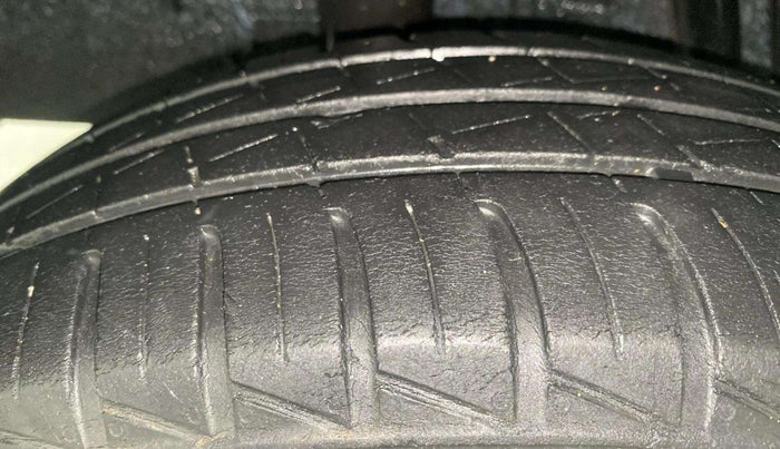 2020 Renault Kwid RXT 1.0 AMT (O), Petrol, Automatic, 46,240 km, Right Rear Tyre Tread