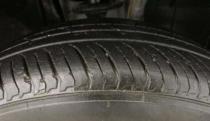 2023 Nissan MAGNITE XV MT, Petrol, Manual, 14,543 km, Right Front Tyre Tread