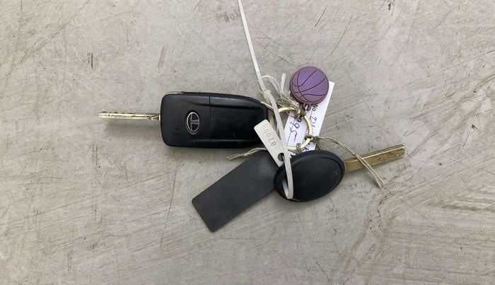 2018 Tata NEXON XM PETROL, Petrol, Manual, 85,570 km, Key Close Up