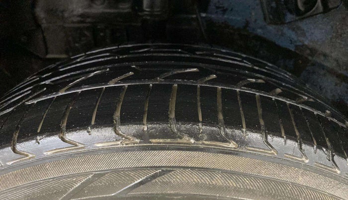 2018 Tata NEXON XM PETROL, Petrol, Manual, 85,570 km, Right Rear Tyre Tread
