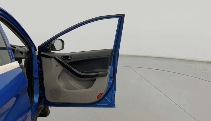 2018 Tata NEXON XM PETROL, Petrol, Manual, 85,570 km, RHS Front Door