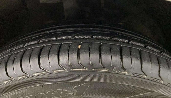 2018 Maruti Dzire ZXI, CNG, Manual, 63,674 km, Right Front Tyre Tread