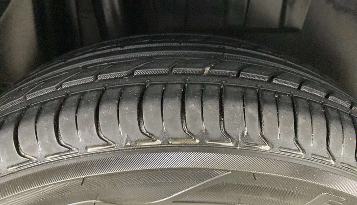 2018 Maruti Dzire ZXI, CNG, Manual, 63,674 km, Right Rear Tyre Tread