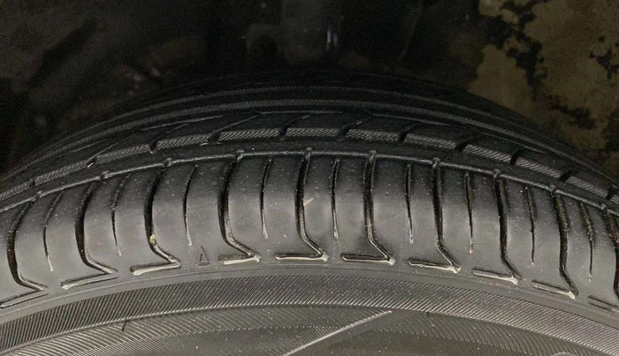 2018 Maruti Dzire ZXI, CNG, Manual, 63,674 km, Left Front Tyre Tread
