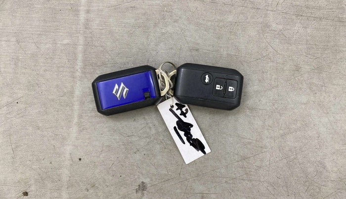 2018 Maruti Dzire ZXI, CNG, Manual, 63,674 km, Key Close Up