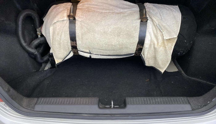 2018 Maruti Dzire ZXI, CNG, Manual, 63,674 km, Boot Inside